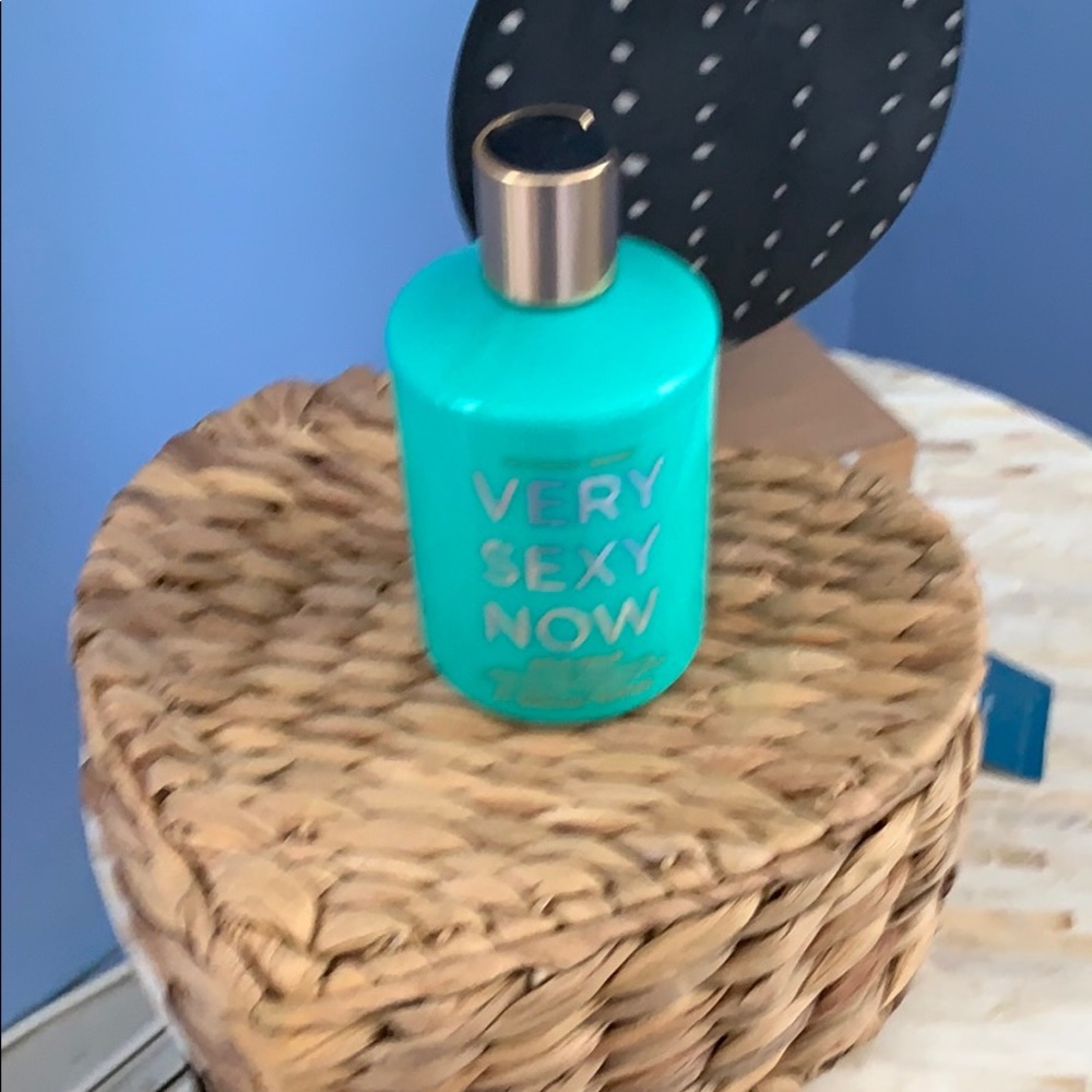 Victoria secret very sexy now lotion